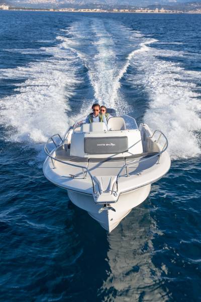 WHITE SHARK 240 SC DISPONIBLE DE SUITE