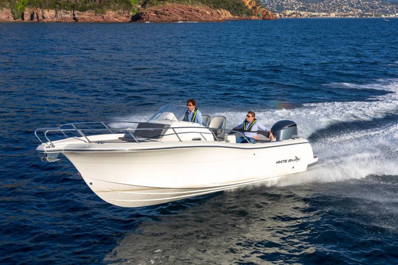 WHITE SHARK 240 SC DISPONIBLE DE SUITE